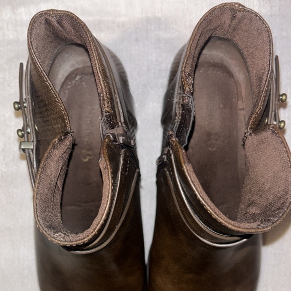 BareTraps Women’s Brown Ankle Booties w/ Design all along the side Size 8 - Picture 9 of 14